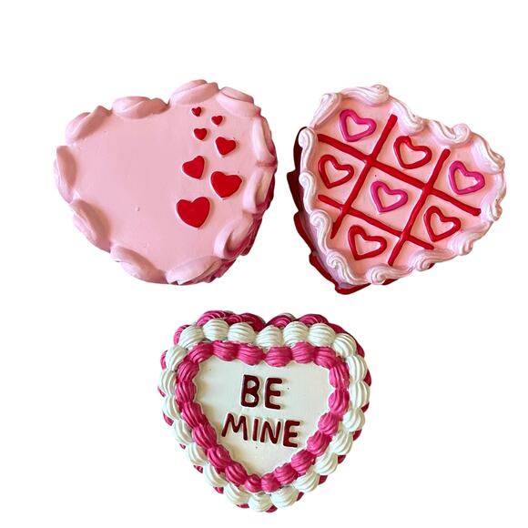 VIRAL Sweet Treats Pink Mini Cakes Set of 3 Valentine's Day Holiday Decor New - Picture 16 of 16